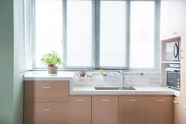 This kitchen design makes the elderly more comfortable and comfortable when cooking