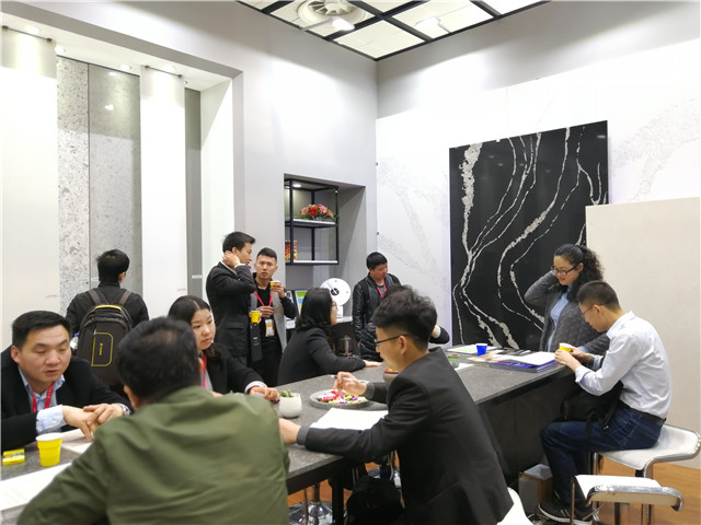 Приходите на стенд ViviMarbles на выставке камней Xiamen Stone Fair 2018, познакомьтесь с кварцевым камнем с прожилками мрамора